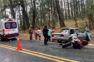 Se registra aparatoso choque en la carretera a Valle de Bravo