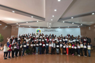 Representantes del SMSEM reciben sus constancias al concluir el ciclo de asesorías jurídicas
