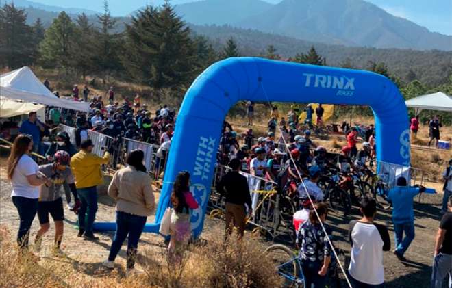 Estuvieron rodeados de familiares y amigos que les apoyaron con porras para su recorrido de un circuito de 30 kilómetros