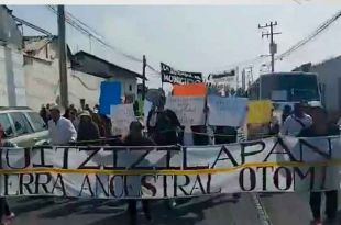 Al menos 12 autobuses llegaron con personas que se concentraron en Lerma para avanzar hacia Toluca.