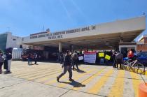 Los bomberos y personal de la Coordinación de Protección Civil de Toluca protestan en las instalaciones, demandando la destitución del comandante.