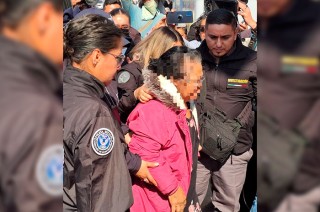 La detenida, junto a sus cómplices, permanecerá en prisión preventiva mientras se lleva a cabo la audiencia inicial.