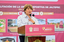 La Gobernadora Delfina Gómez Álvarez durante la inauguración de la rehabilitación de la Unidad Deportiva