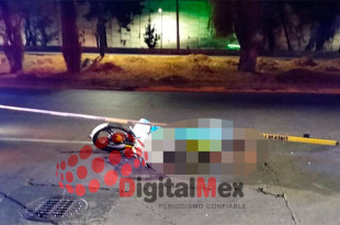 Paramédicos de la Cruz Roja arribaron al sitio para revisar al motociclista, pero únicamente pudieron confirmar que ya no presentaba signos vitales.