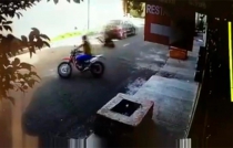 #Video: Arrastran a una mujer desde un automóvil en intento de secuestro