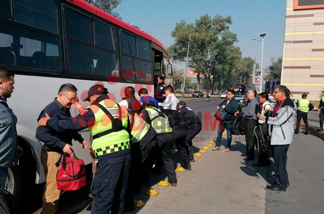 #Video: Policías realizan operativos de revisión en transporte público en Toluca
