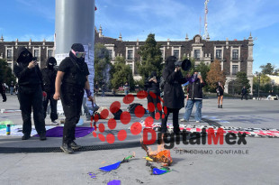 Con fichas de búsqueda y pancartas, las manifestantes recordaron a las autoridades la urgencia de combatir la impunidad y garantizar la protección de las mujeres.