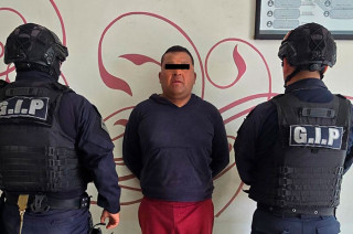 Tras un operativo coordinado, se rescató a la menor sin lesiones y el sujeto fue presentado ante la Fiscalía de Amecameca