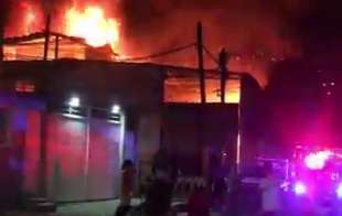 Los vecinos alertaron del incendio ubicado en la calle Belisario Domínguez y Cuauhtémoc Poniente en el pueblo de San Pedro Xalostoc