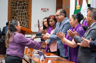Durante sesión solemne de Cabildo, el presidente municipal Ricardo Moreno reconoció a mujeres cuya trayectoria ha dejado huella en la vida social, científica, cultural y comunitaria de Toluca.