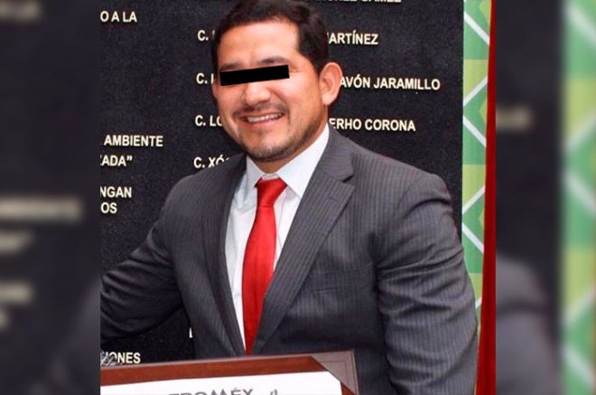 El exfuncionario fue asegurado a la 01:38 horas por elementos de la Policía Ministerial de Investigación en el municipio de Metepec.