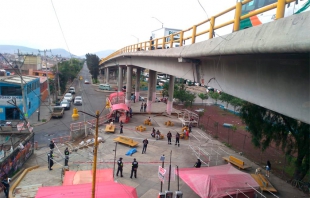 Hombre cae de puente vehicular y muere; iba en bicicleta