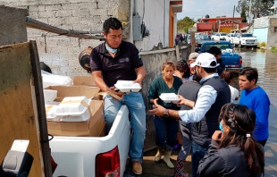 Lleva DIFEM alimentos y apoyos a damnificados por lluvias en San Mateo Atenco