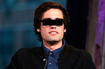 De acuerdo con los primeros reportes, la llamada de emergencia se realizó alrededor de las 15:30 horas, luego de que su hija Romy Reiner encontrara los cuerpos.