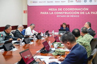 La gobernadora Delfina Gómez Álvarez da seguimiento a las acciones de seguridad en la Mesa de Coordinación para la Construcción de la Paz.