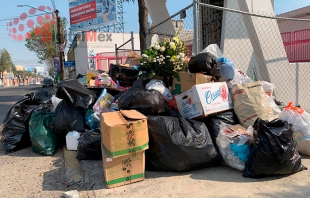 Tiran vecinos basura frente a instalaciones policiacas en Toluca