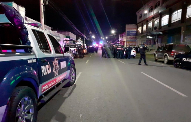 Acusan a policía estatal de robo a una bodega en #Ecatepec