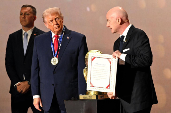Donald J. Trump recibe el primer Peace Prize durante la ceremonia del sorteo del Mundial 2026