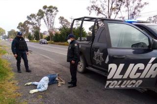 El muñeco se encontraba a un costado de la carretera Toluca-Palmillas