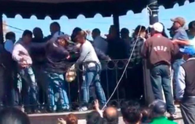 Termina en zafarrancho reunión por agua en San Buenaventura, Toluca