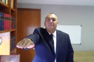 Despiden a secretario de UNAM, tras insultar a directora