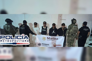 Cuatro personas, entre ellas una adolescente, fueron detenidas por policías metropolitanos tras presuntamente amenazar con un cuchillo a dos mujeres para exigirles el pago de una supuesta deuda.