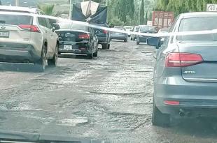 Calles repletas de baches en municipios del Valle de Toluca y el Valle de México