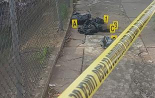 Los policías confirmaron que dentro de las bolsas había partes desmembradas de cuerpo humano.