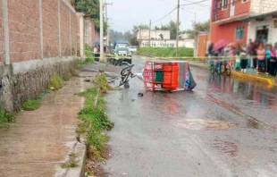 Niño muere al ser arrollado el bicitaxi en que viajaba, en Amecameca