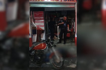 Policías resguardan la escena del crimen en Acolman