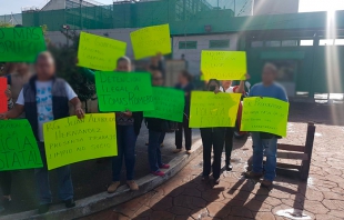 Familiares piden liberación de ex director de Malinalco y policías; acusan fabricación de delitos