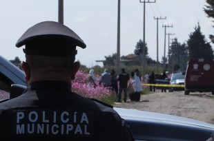 En la zona se localizó a un hombre dentro de una camioneta, quien fue detenido y es investigado sobre su probable relación con el hecho