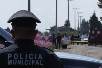 En la zona se localizó a un hombre dentro de una camioneta, quien fue detenido y es investigado sobre su probable relación con el hecho