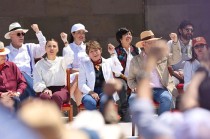 Las y los gobernadores de las entidades del país, así como miles de mexicanos y mexiquenses cerraron filas con la Presidenta Claudia Sheinbaum Pardo