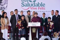 La Mandataria estatal junto con Zoé Robledo, Director General del IMSS, pusieron en marcha este programa que garantiza el bienestar de las infancias y promueve entornos escolares saludables.