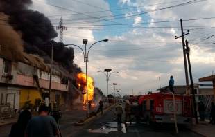 Cerrada la carretera Ocoyoacac-Santiago por incendio en fábrica