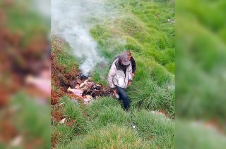 Un hombre de 26 años fue remitido al Juzgado Cívico tras ser sorprendido provocando un incendio menor en la colonia Santa María de las Rosas.