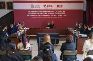 La gobernadora Delfina Gómez estuvo presente en el nombramiento de los nuevos directivos. 