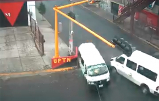 #Video: Pasajera muere al salir proyectada desde la ventanilla de una combi, en #Nezahualcóyotl