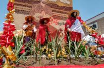 Familias completas participaron con retablos, carros alegóricos, caballos y yuntas en el Paseo de la Agricultura.