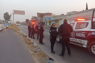 Agentes de la policía implementaron un operativo para agilizar el paso vehicular.