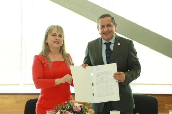 Alvis Gorostieta y Héctor Macedo durante la firma simbólica que consolida al Voluntariado del PJEdoméx como Asociación Civil