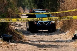 La Fiscalía trasladó los restos para estudios forenses, sin confirmar aún la identidad de las víctimas.