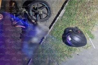 Juan Carlos, de 42 años, murió tras sufrir un accidente en su motocicleta sobre la calle Allende, en el municipio de Metepec.