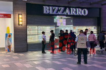 Derivado a la rápida intervención, fue posible asegurar al individuo mientras huía a bordo de un vehículo Chevrolet, así como recuperar la mercancía robada.