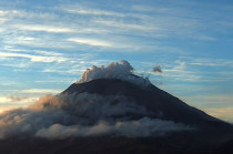 Se mantiene en Amarillo Fase 2, lo que implica exhalaciones de vapor, gases y ligeras cantidades de ceniza