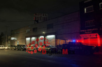 Policía en el lugar tras el fallecimiento del hombre en los baños “Elba”