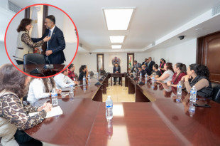 Fernando Flores entrega apoyos a vecinos afectados en Metepec