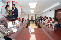 Fernando Flores entrega apoyos a vecinos afectados en Metepec