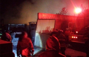 En Xonacatlán incendio calcina a una persona y ocho vehículos
